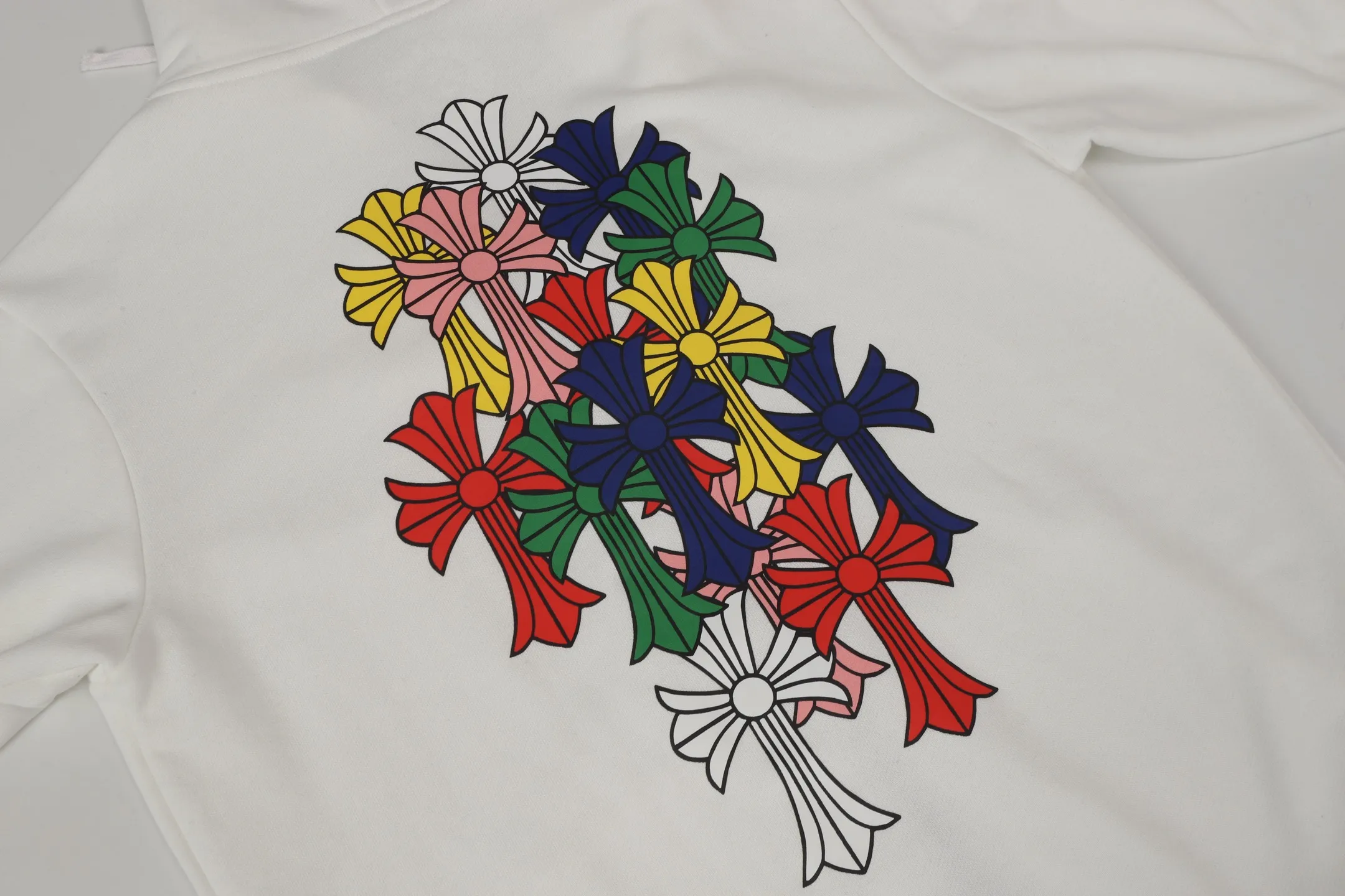 P250 cross-border model, please do not place an order if you are pursuing quality - Chrome Hearts/Chrome Hearts Colorful Cross ✝️ Printed zipper sweatshirt cardigan jacket - High weight, high density and high quality. The wool is soft, delicate and skin-friendly. It feels soft and silky. It has excellent warmth and skin-friendly properties - Custom-woven and dyed, no color difference. No matter the fabric or workmanship details, it beats the ordinary version on the market - Hardware zipper accessories are all customized, full of details - Color: black white -Size: S M L XL